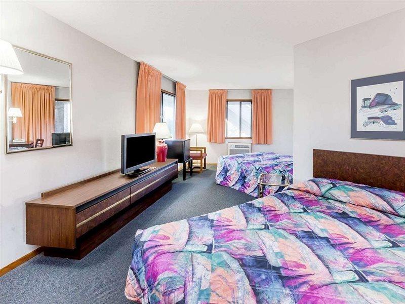 Knights Inn Mackinaw City Dış mekan fotoğraf