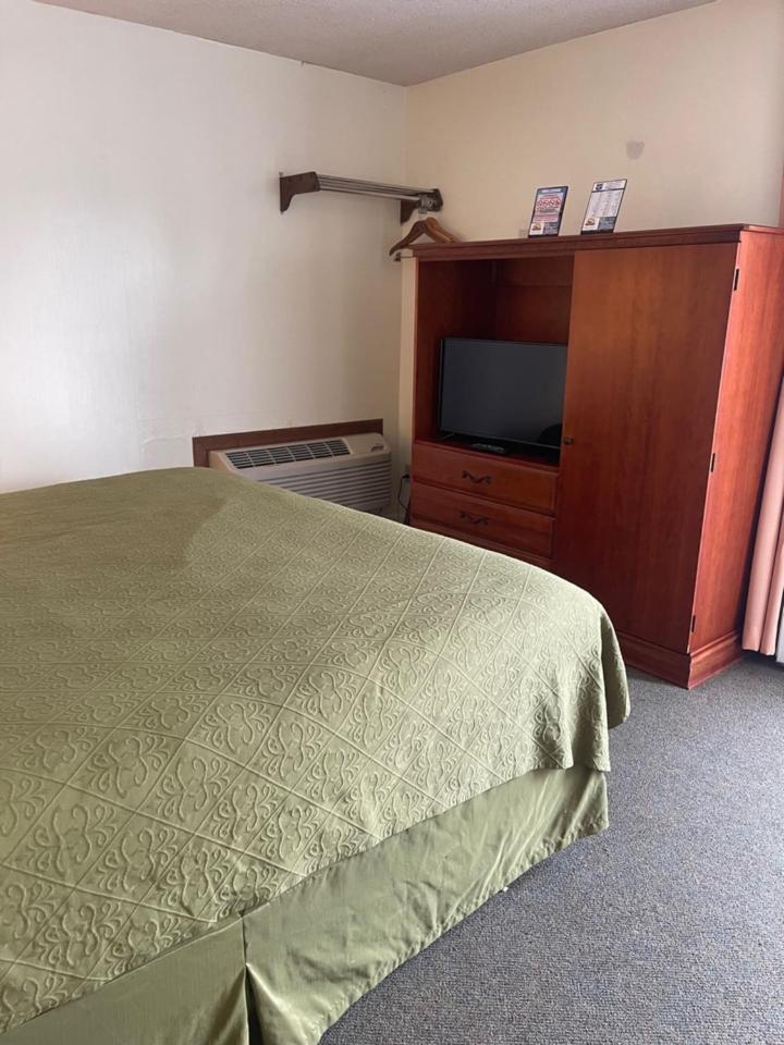Knights Inn Mackinaw City Dış mekan fotoğraf