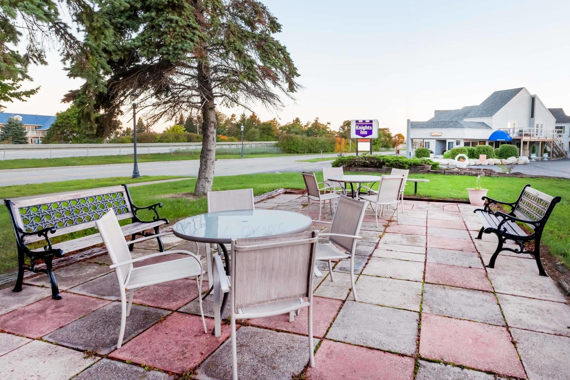 Knights Inn Mackinaw City Dış mekan fotoğraf
