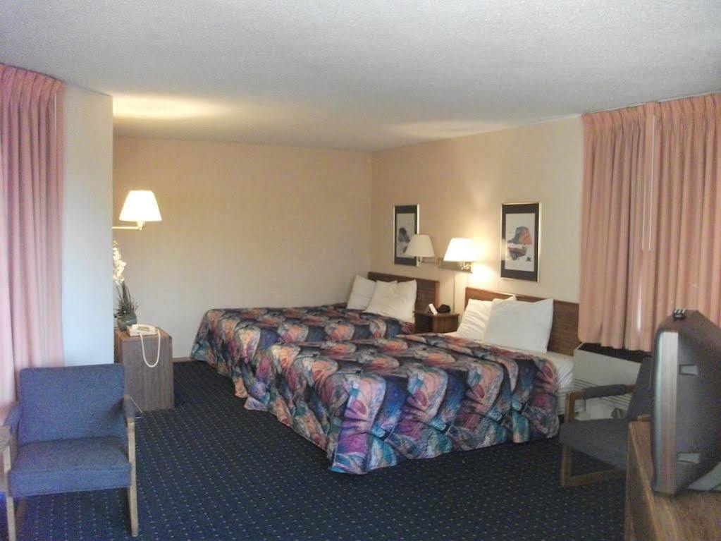 Knights Inn Mackinaw City Dış mekan fotoğraf