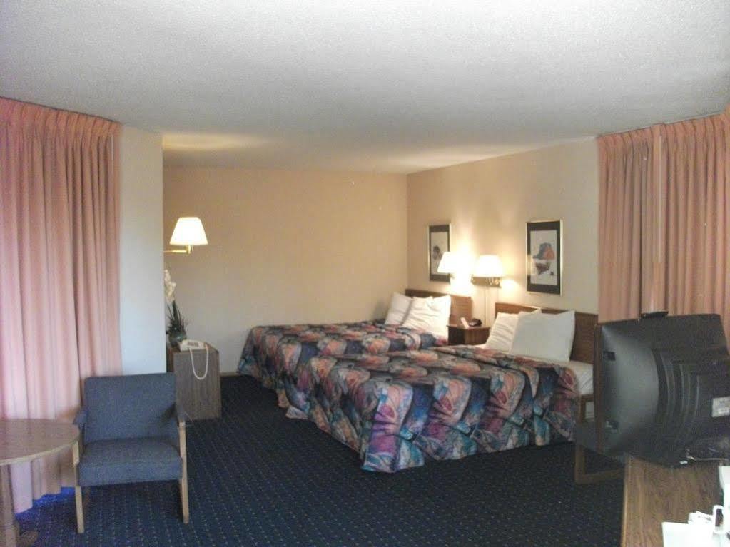 Knights Inn Mackinaw City Dış mekan fotoğraf
